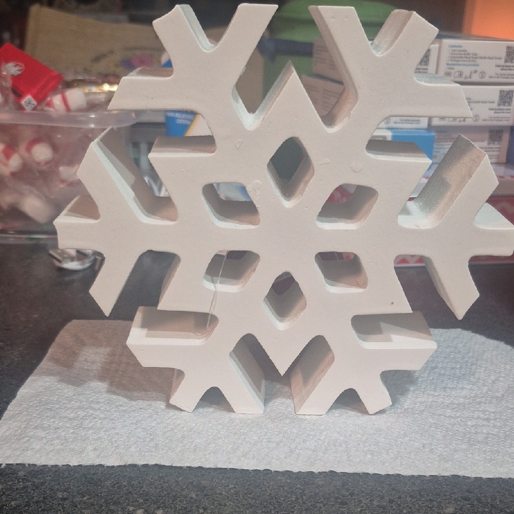Elegant White Snowflake Holiday Decor